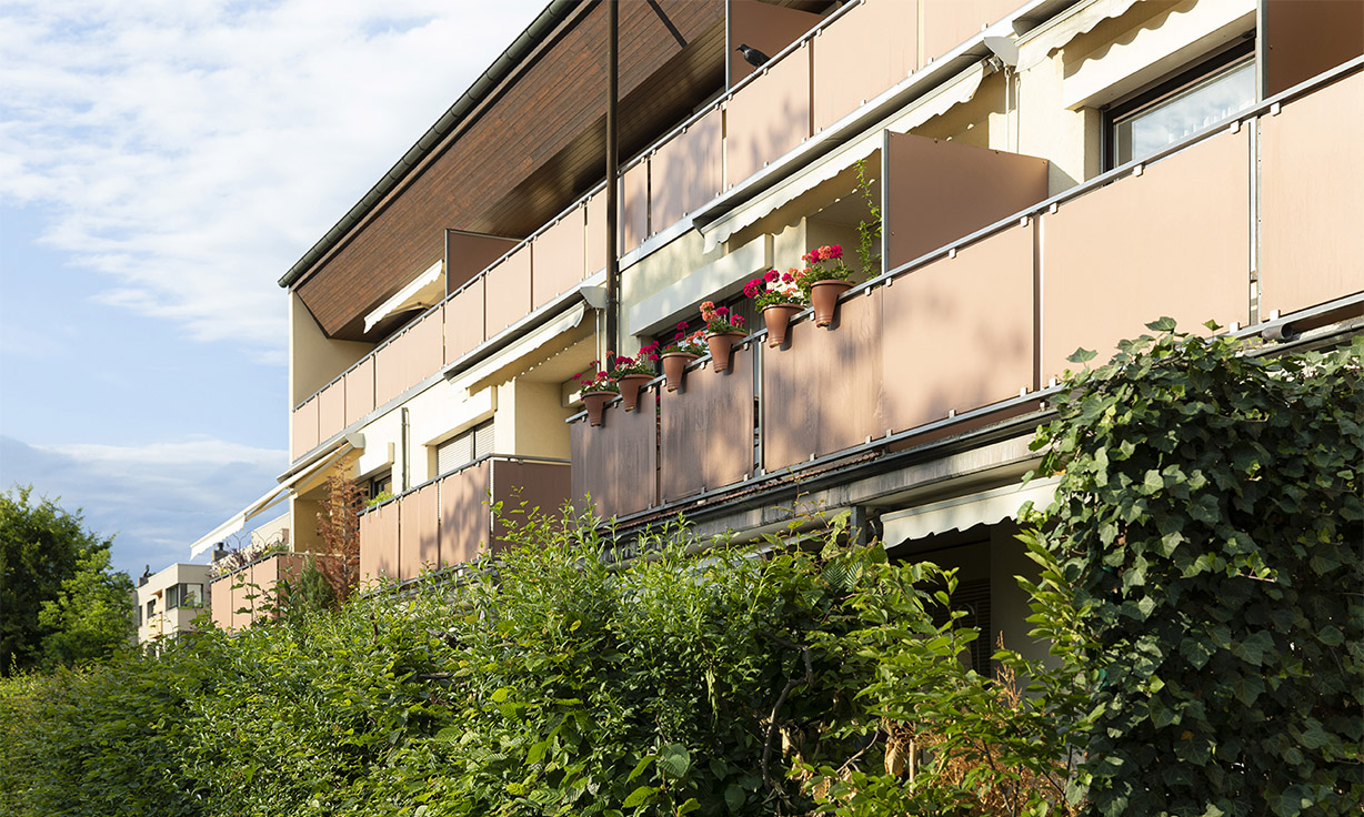 Jede Wohnung im Basler Dybli verfügt über Balkon oder Gartensitzplatz